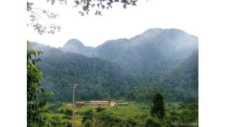 Núi Thắm  là một thắng cảnh đẹp của vùng trung du Phú Thọ